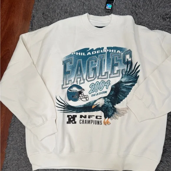 Abercrombie & Fitch Philadelphia Eagles Graphic Crew Sweatshirt - Picture 2 of 3